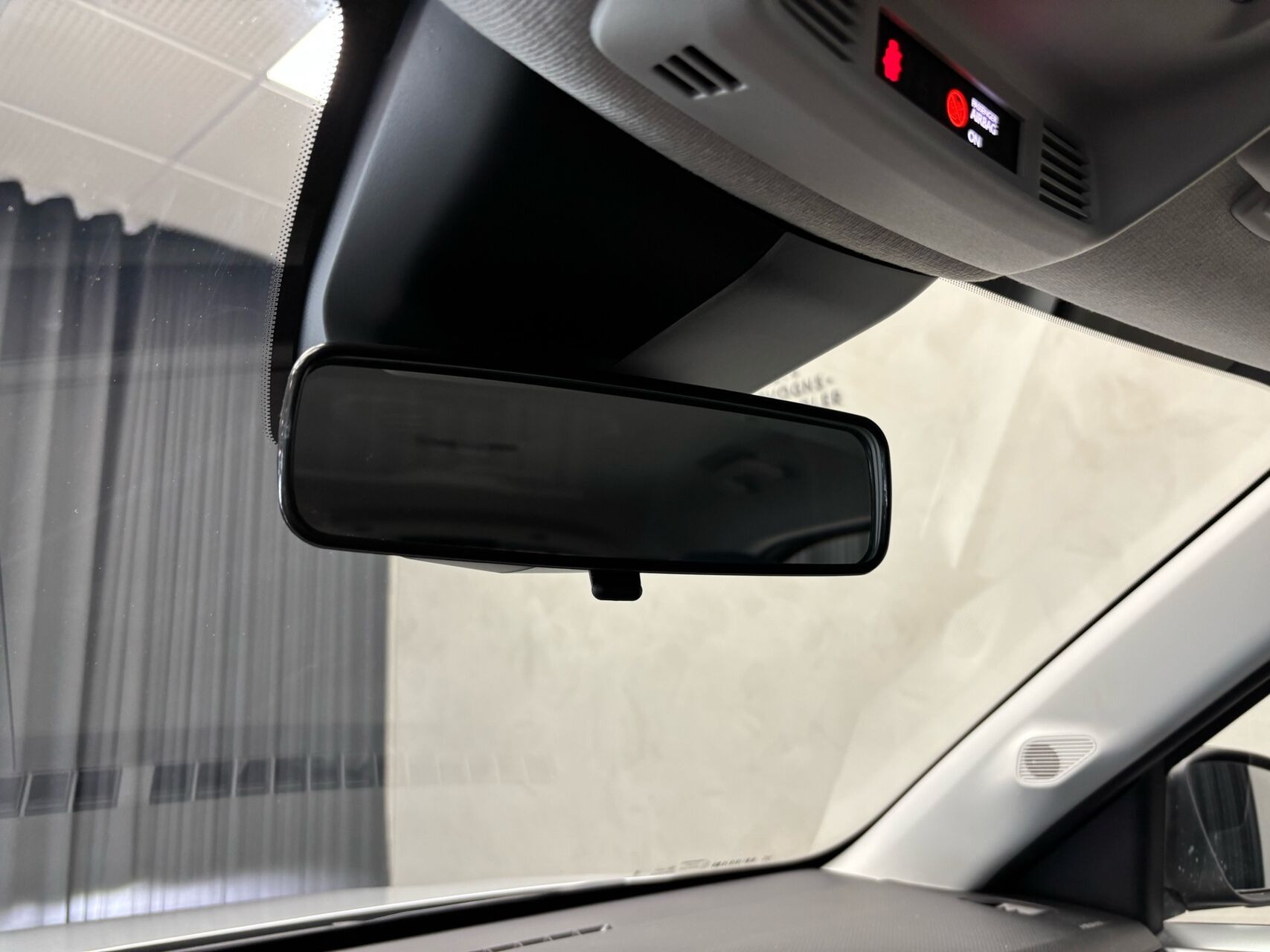 Grå Opel Frontera fra 2025