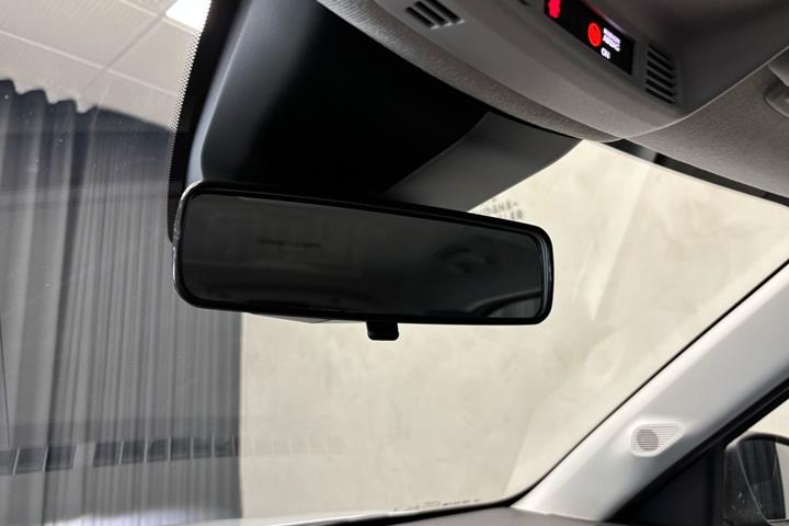 Grå Opel Frontera fra 2025
