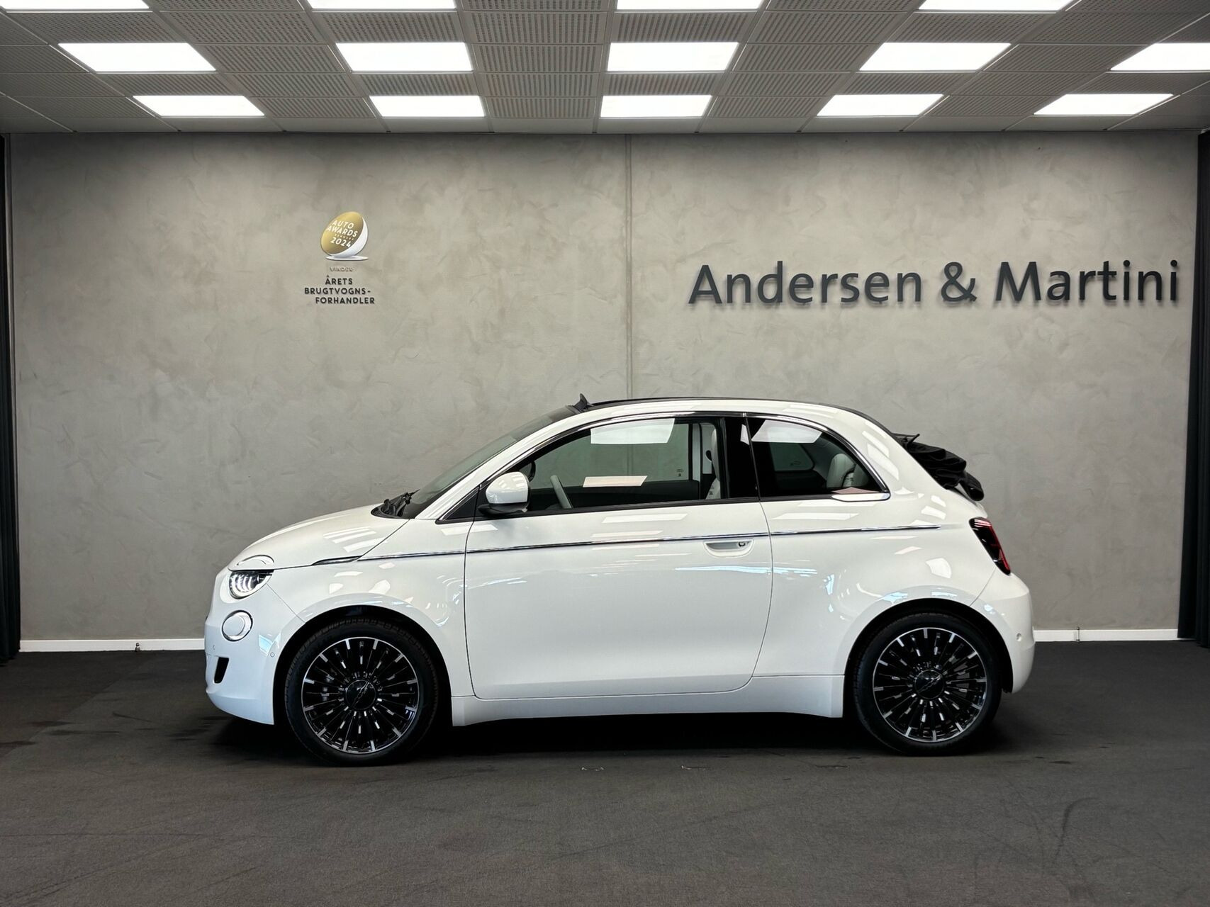 Hvid Fiat 500e fra 2023