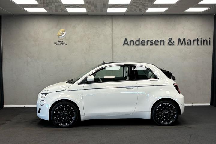 Hvid Fiat 500e fra 2023