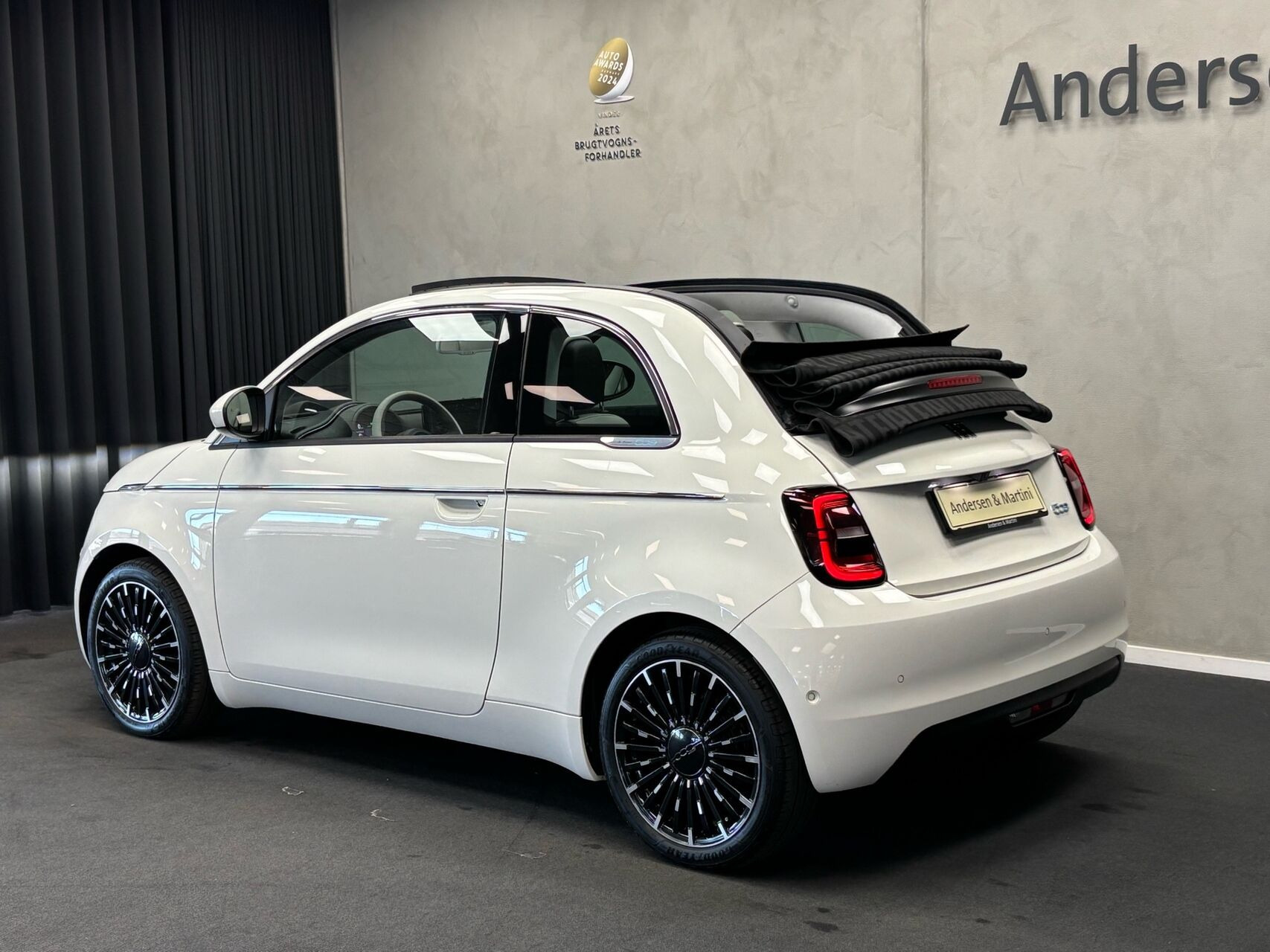 Hvid Fiat 500e fra 2023