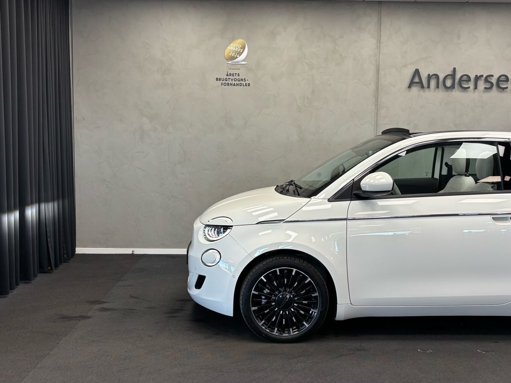Hvid Fiat 500e fra 2023