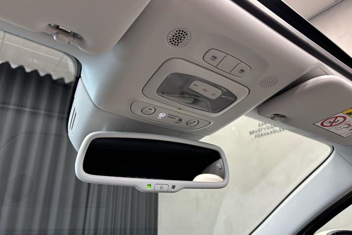 Hvid Fiat 500e fra 2023
