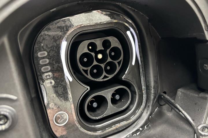 Hvid Fiat 500e fra 2023