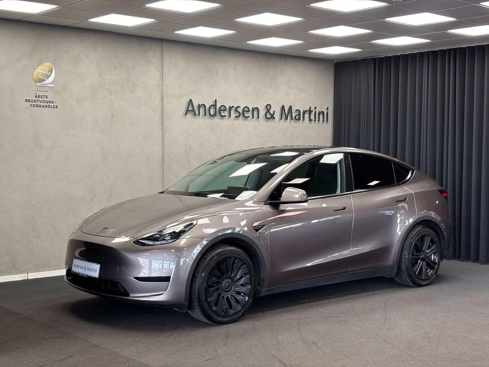 Tesla Model Y EL Standard Range RWD 299HK 5d Aut.