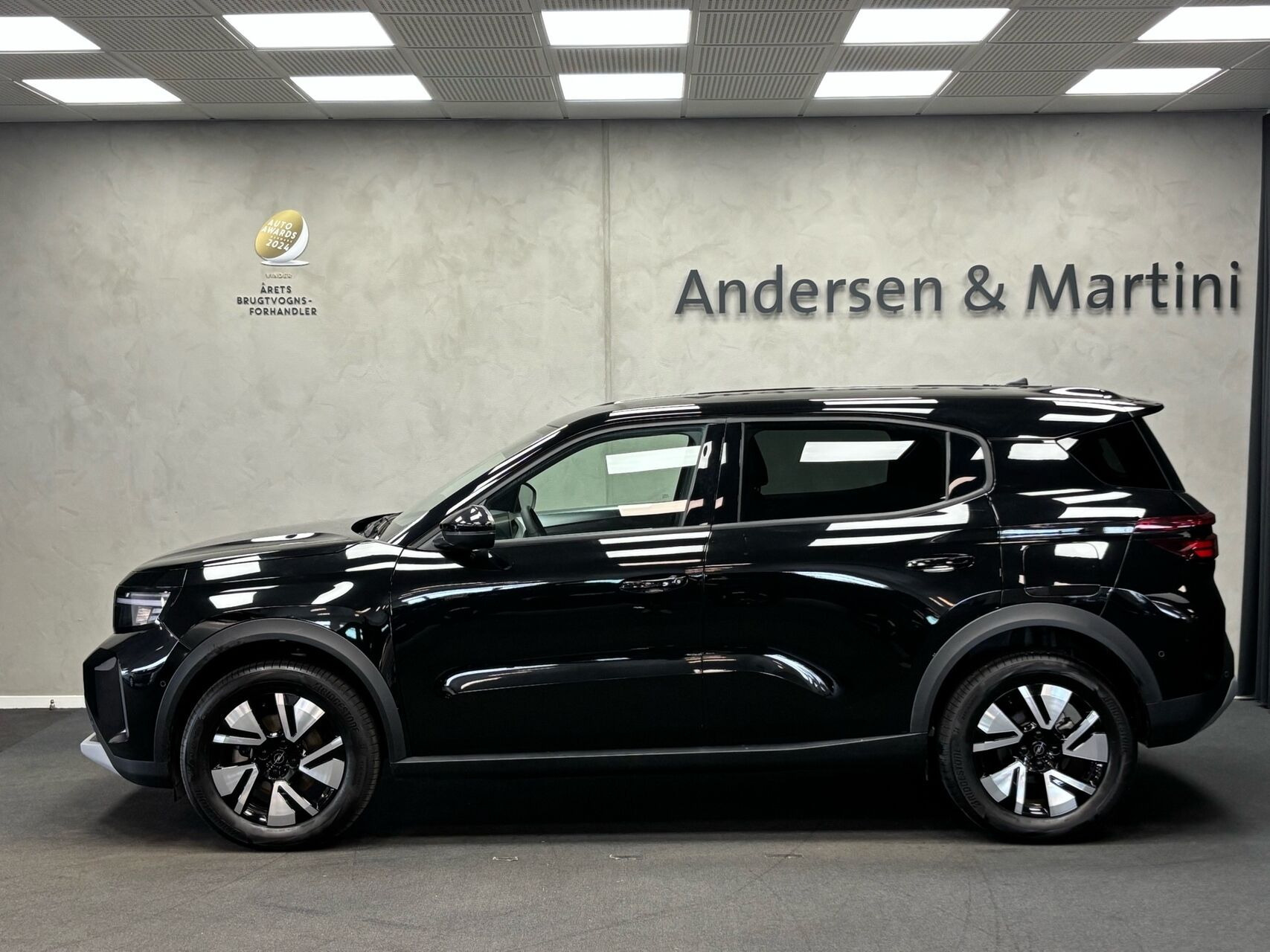 Sort Opel Frontera fra 2025