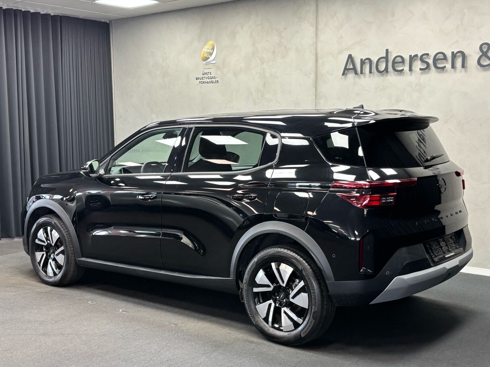 Sort Opel Frontera fra 2025