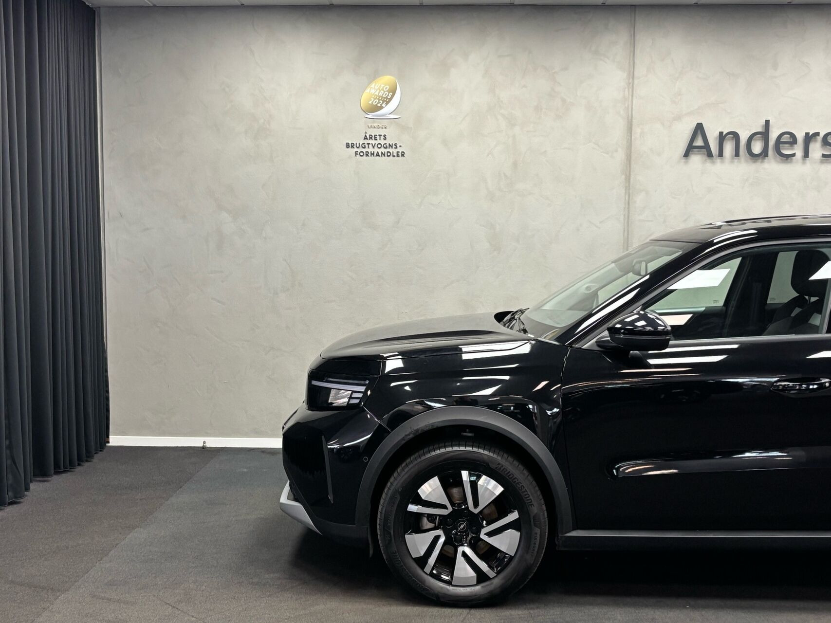 Sort Opel Frontera fra 2025
