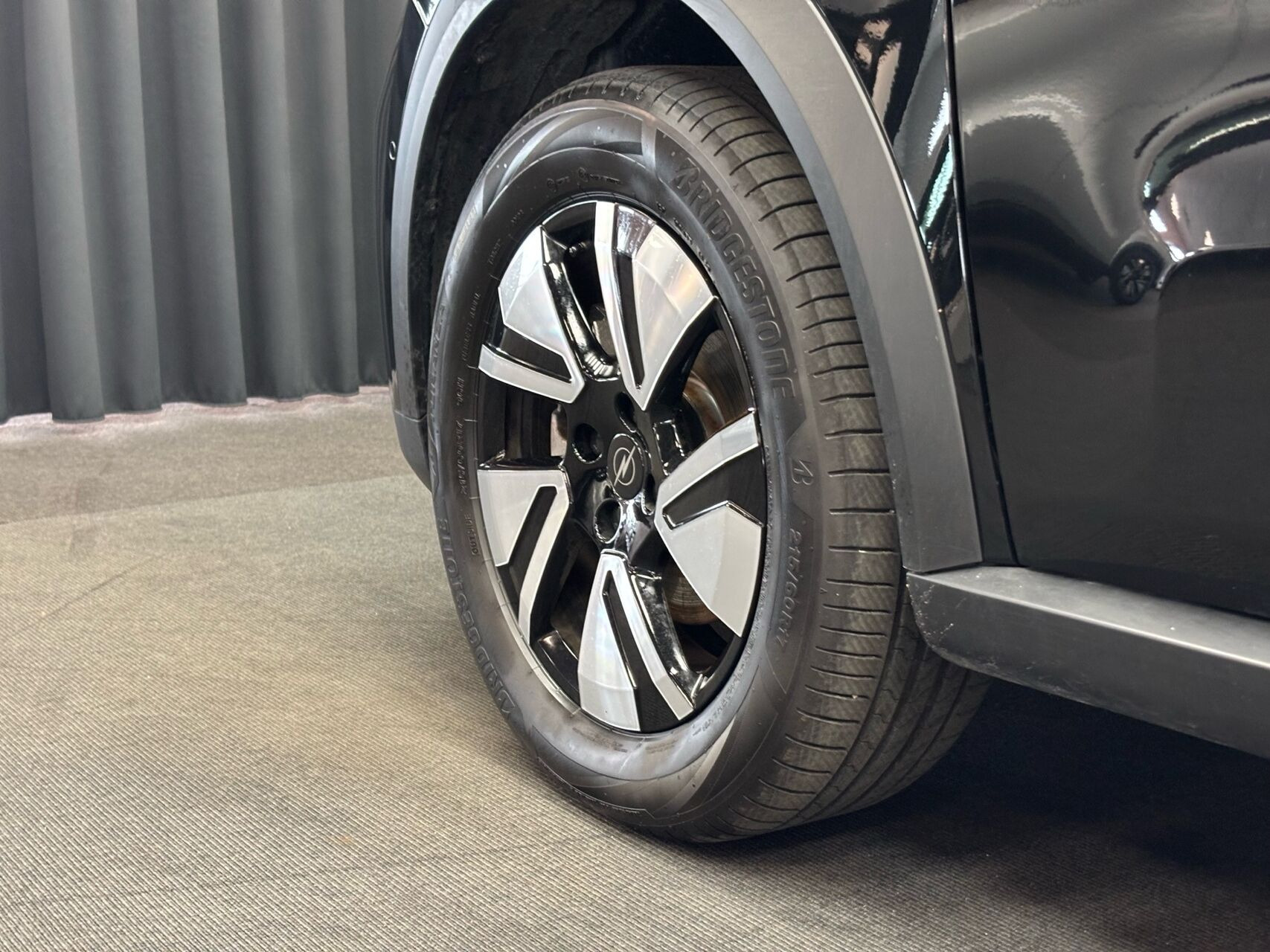 Sort Opel Frontera fra 2025