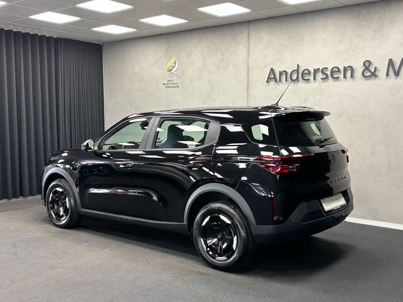 Sort Opel Frontera fra 2025