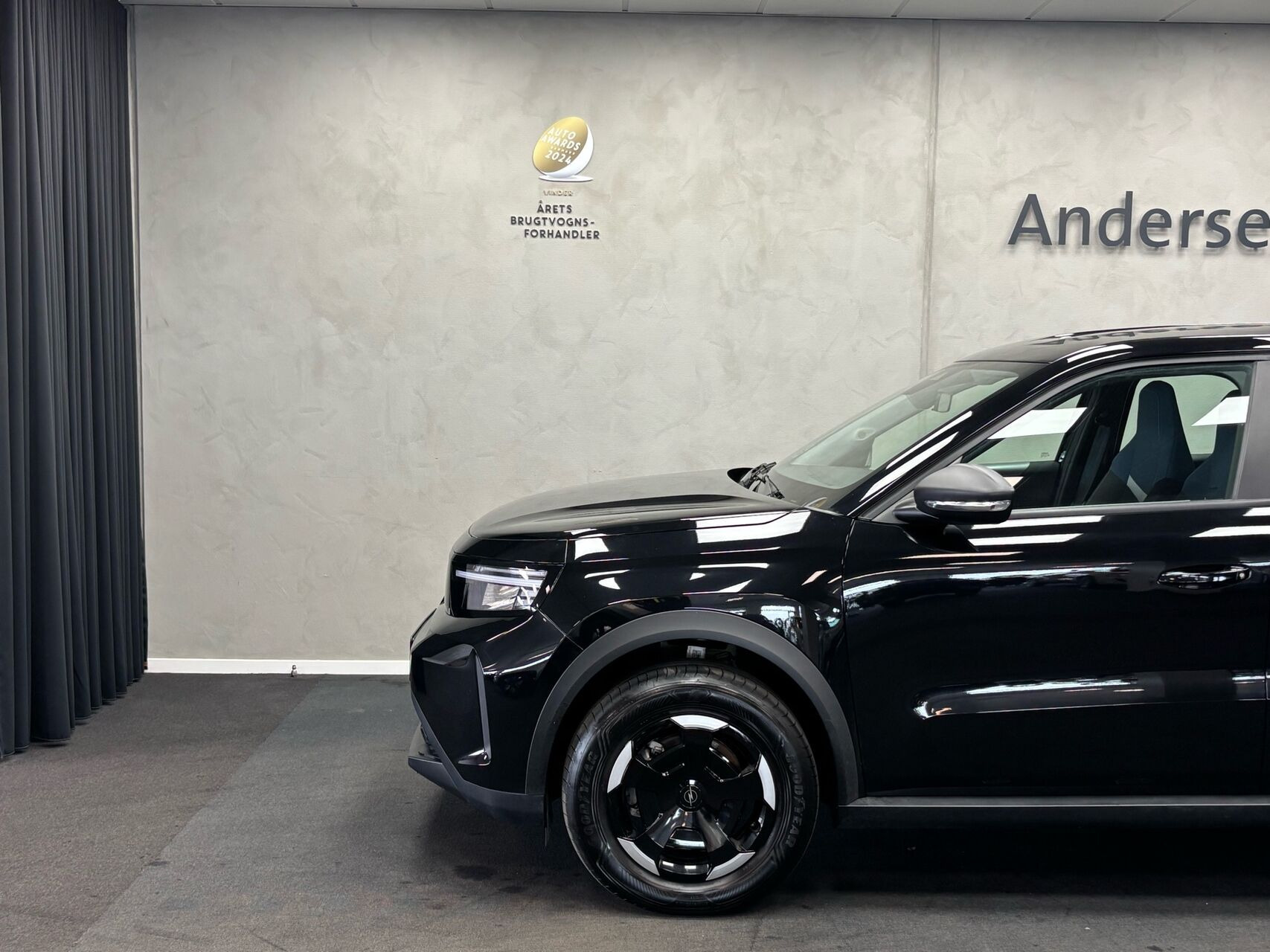 Sort Opel Frontera fra 2025