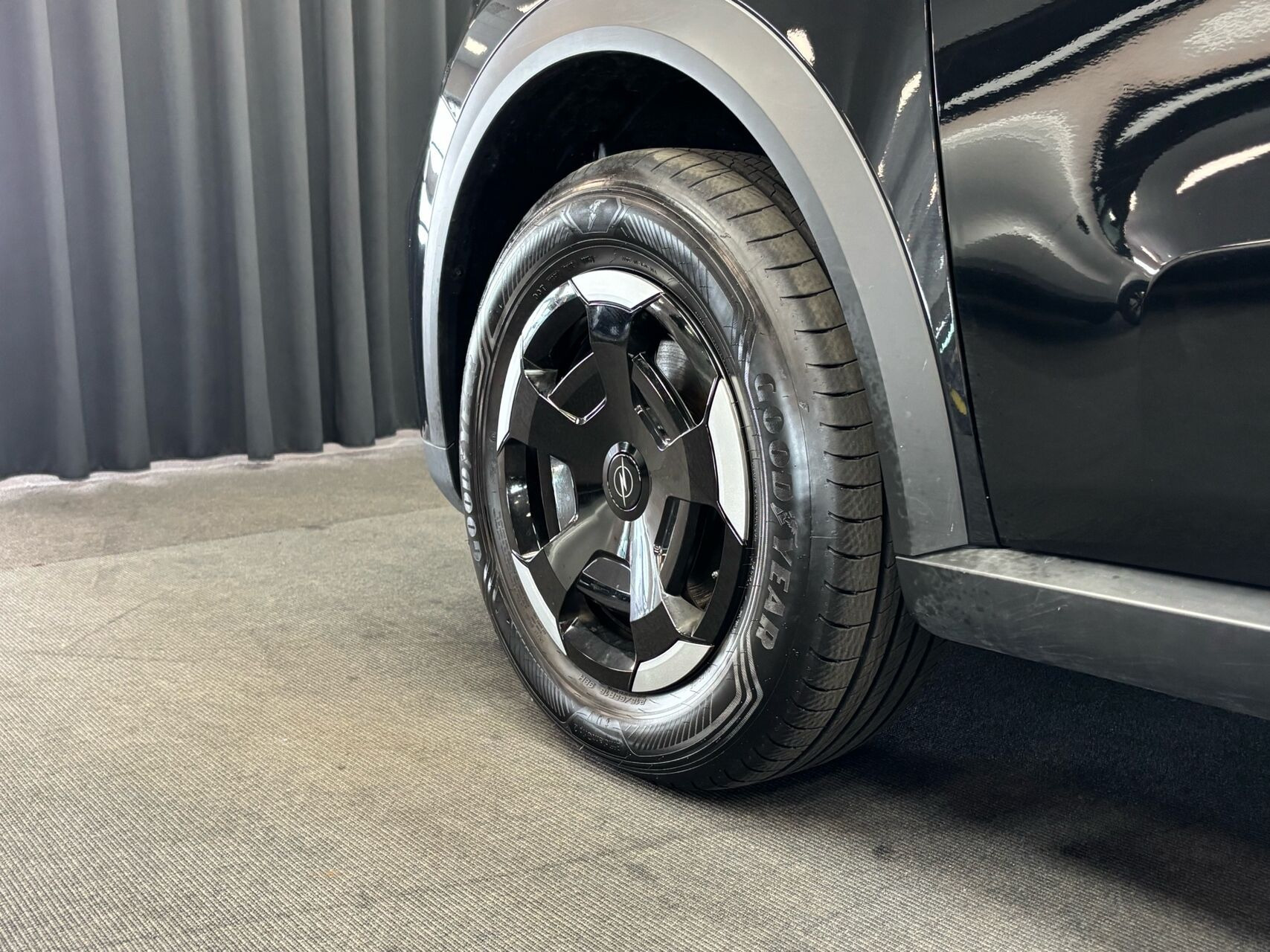 Sort Opel Frontera fra 2025