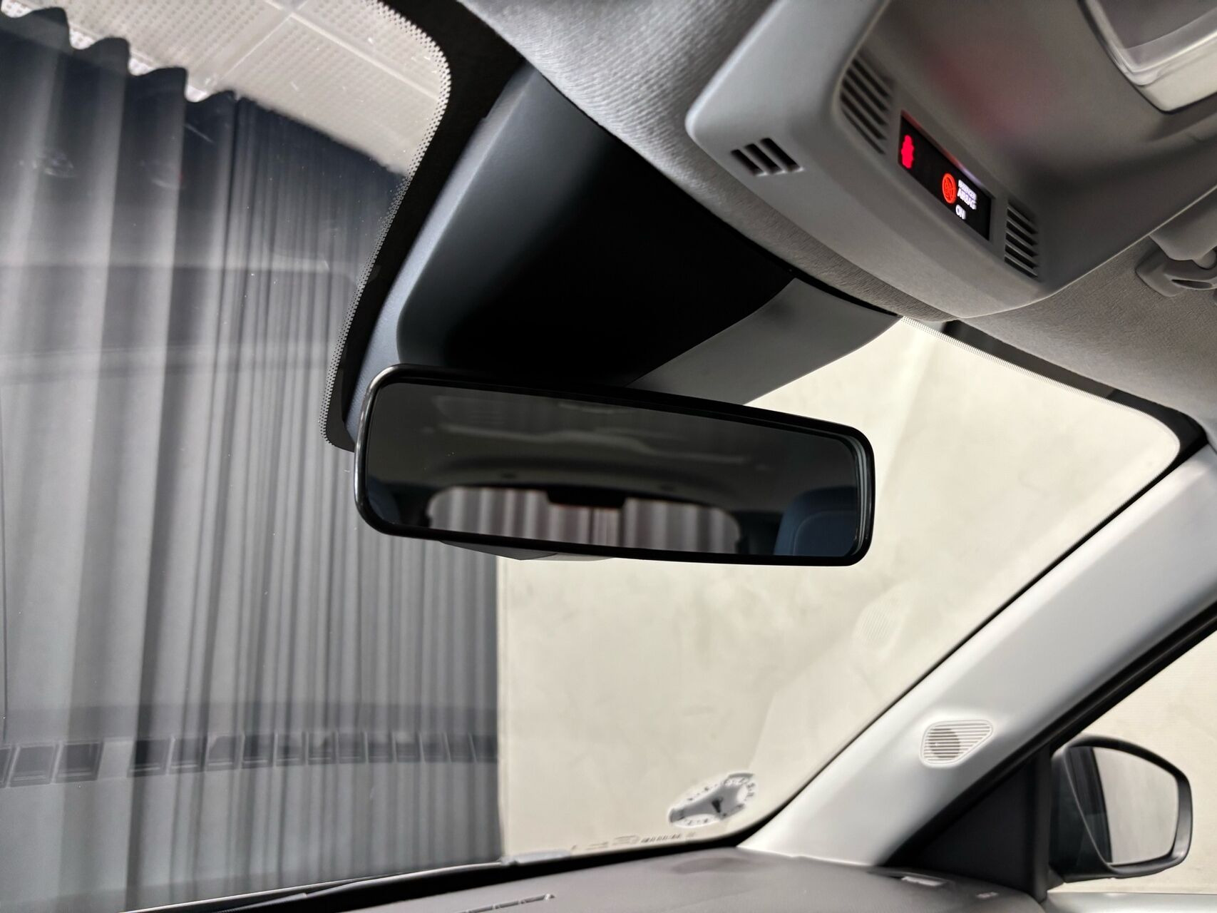 Sort Opel Frontera fra 2025