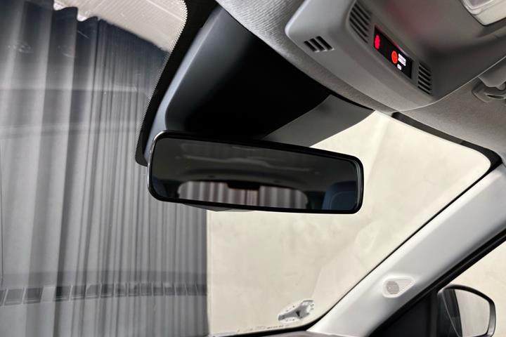 Sort Opel Frontera fra 2025