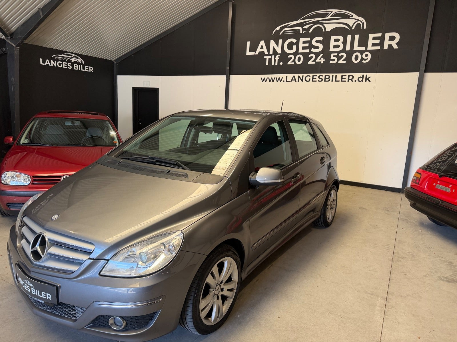 Grå Mercedes B200 fra 2011