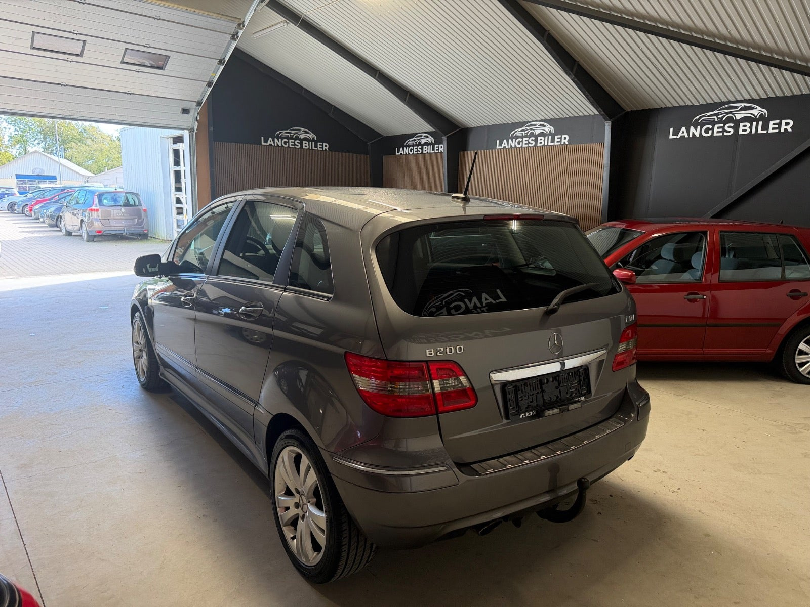 Grå Mercedes B200 fra 2011