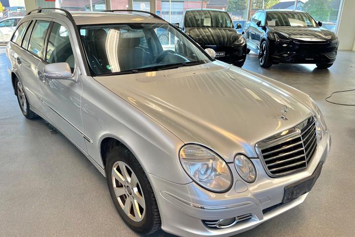 Sølv Mercedes E320 fra 2007