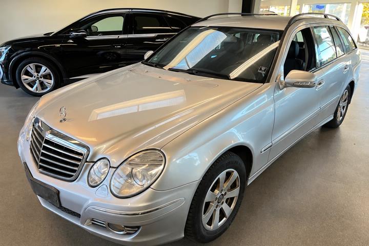 Sølv Mercedes E320 fra 2007
