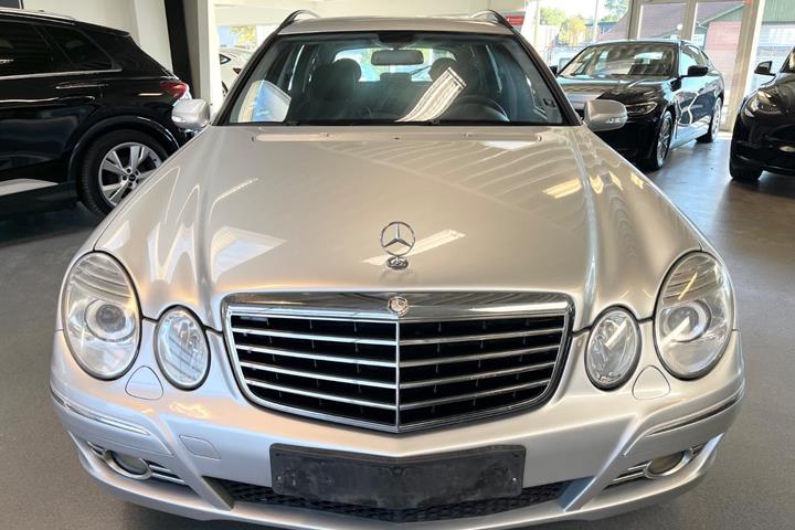 Sølv Mercedes E320 fra 2007