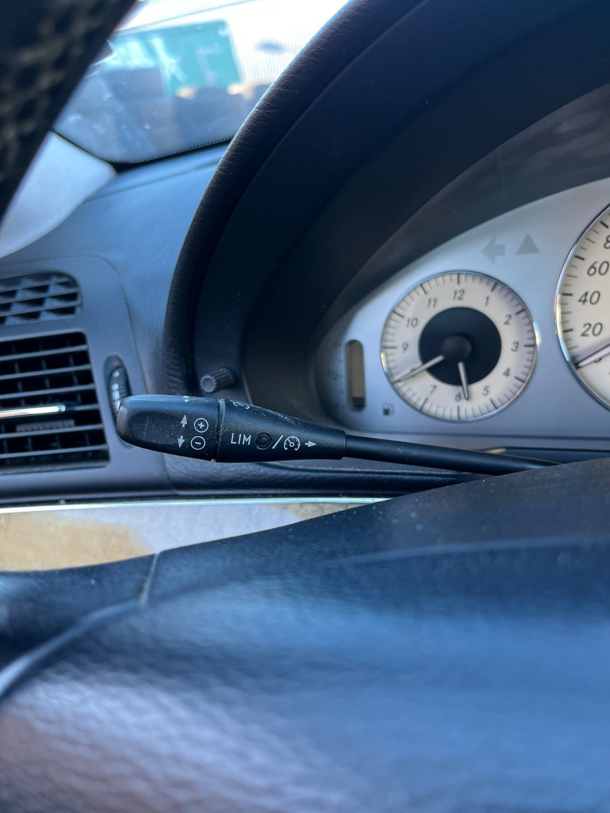 Sølv Mercedes E320 fra 2007