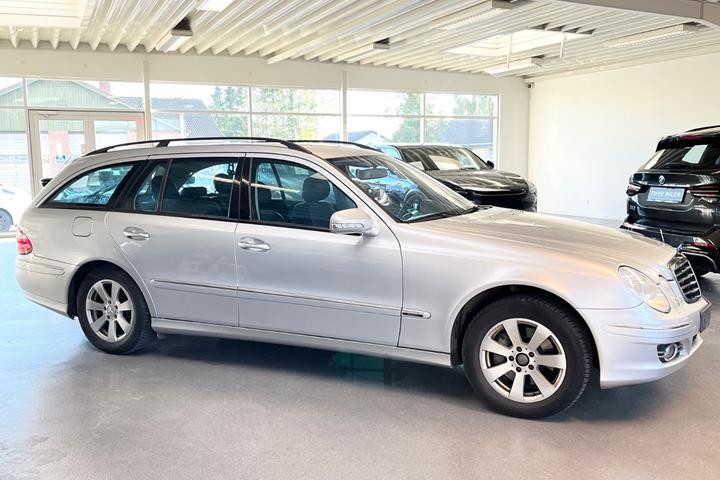 Sølv Mercedes E320 fra 2007