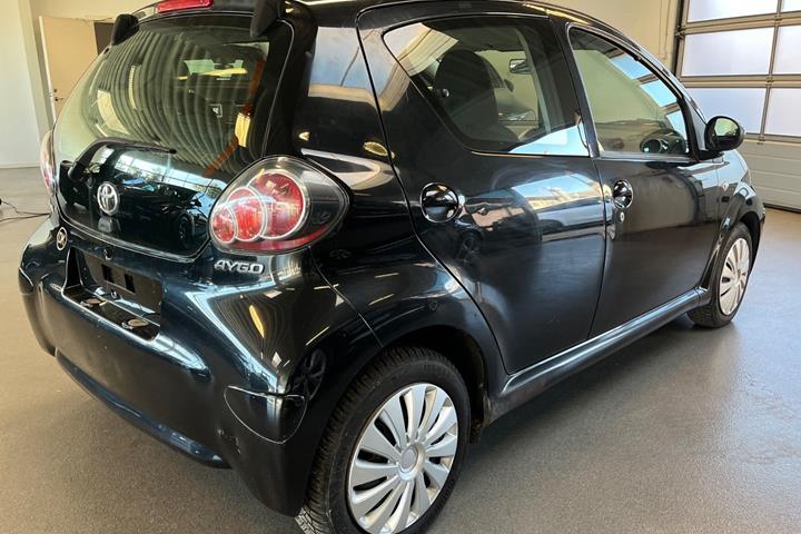 Sort Toyota Aygo fra 2011