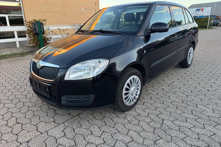 Rød Skoda Fabia fra 2008