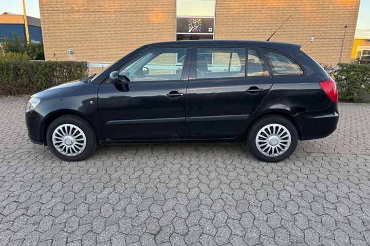 Rød Skoda Fabia fra 2008