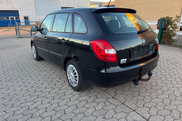Rød Skoda Fabia fra 2008