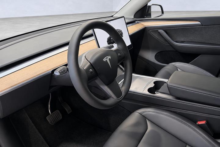 undefined Tesla Model Y fra 2023