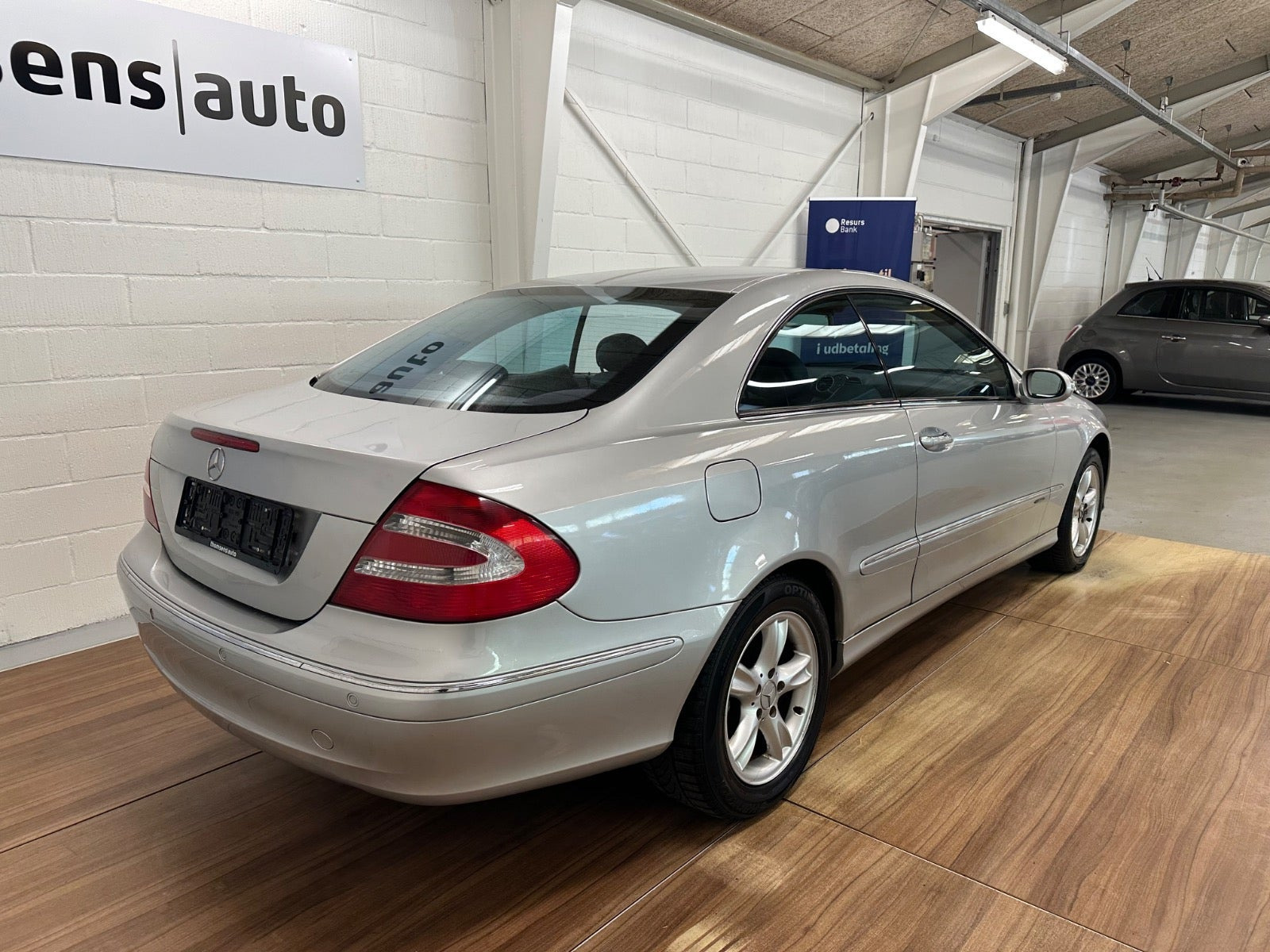 Sølv Mercedes CLK240 fra 2002