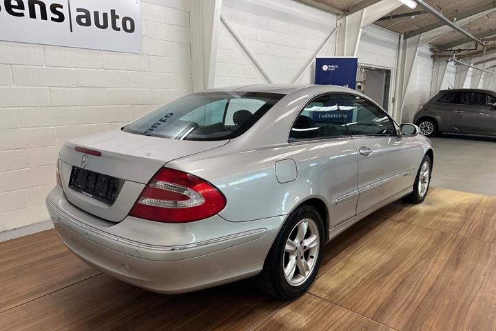 Sølv Mercedes CLK240 fra 2002