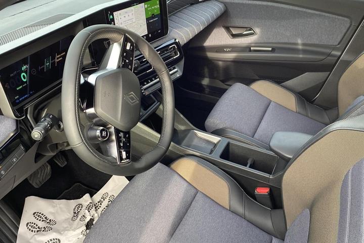 Hvid Renault 5 E-Tech fra 2025