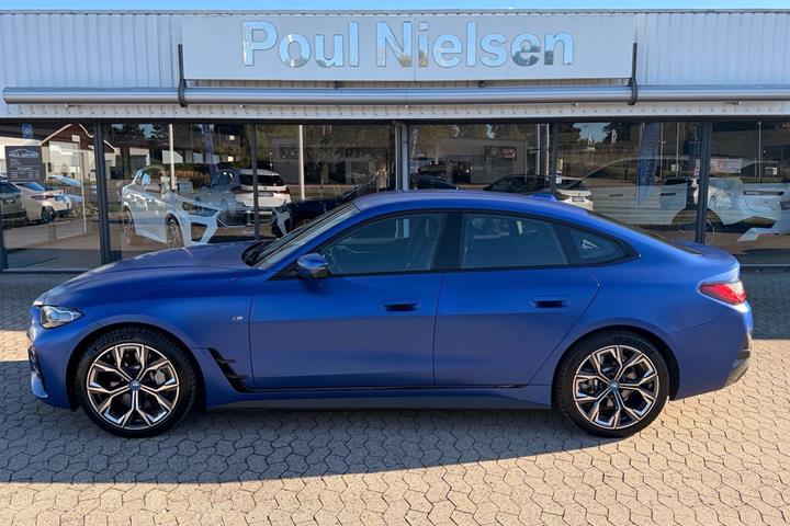 Blå BMW i4 fra 2023