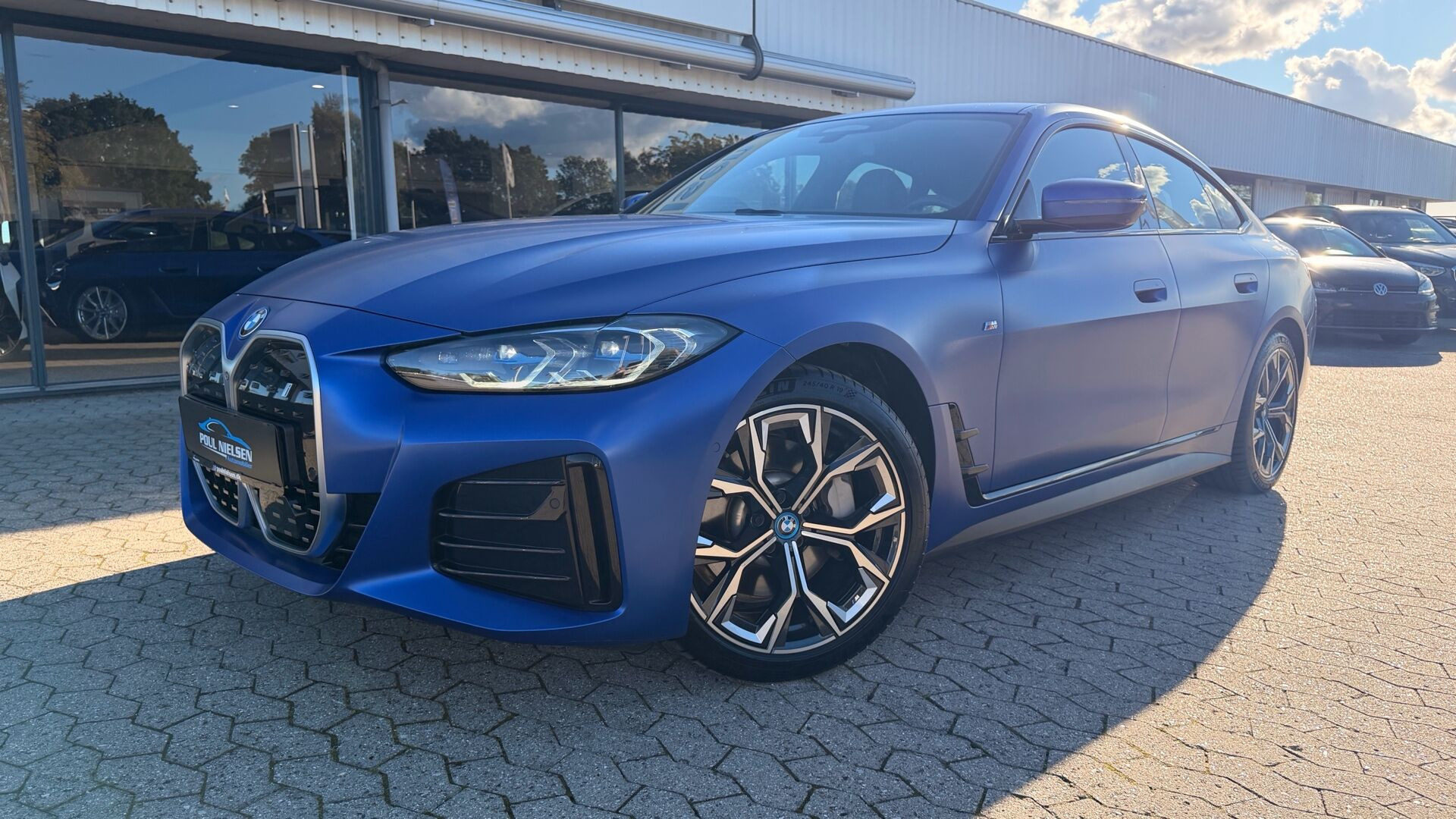 Blå BMW i4 fra 2023