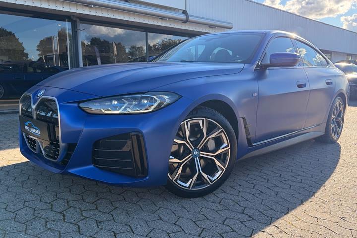 Blå BMW i4 fra 2023