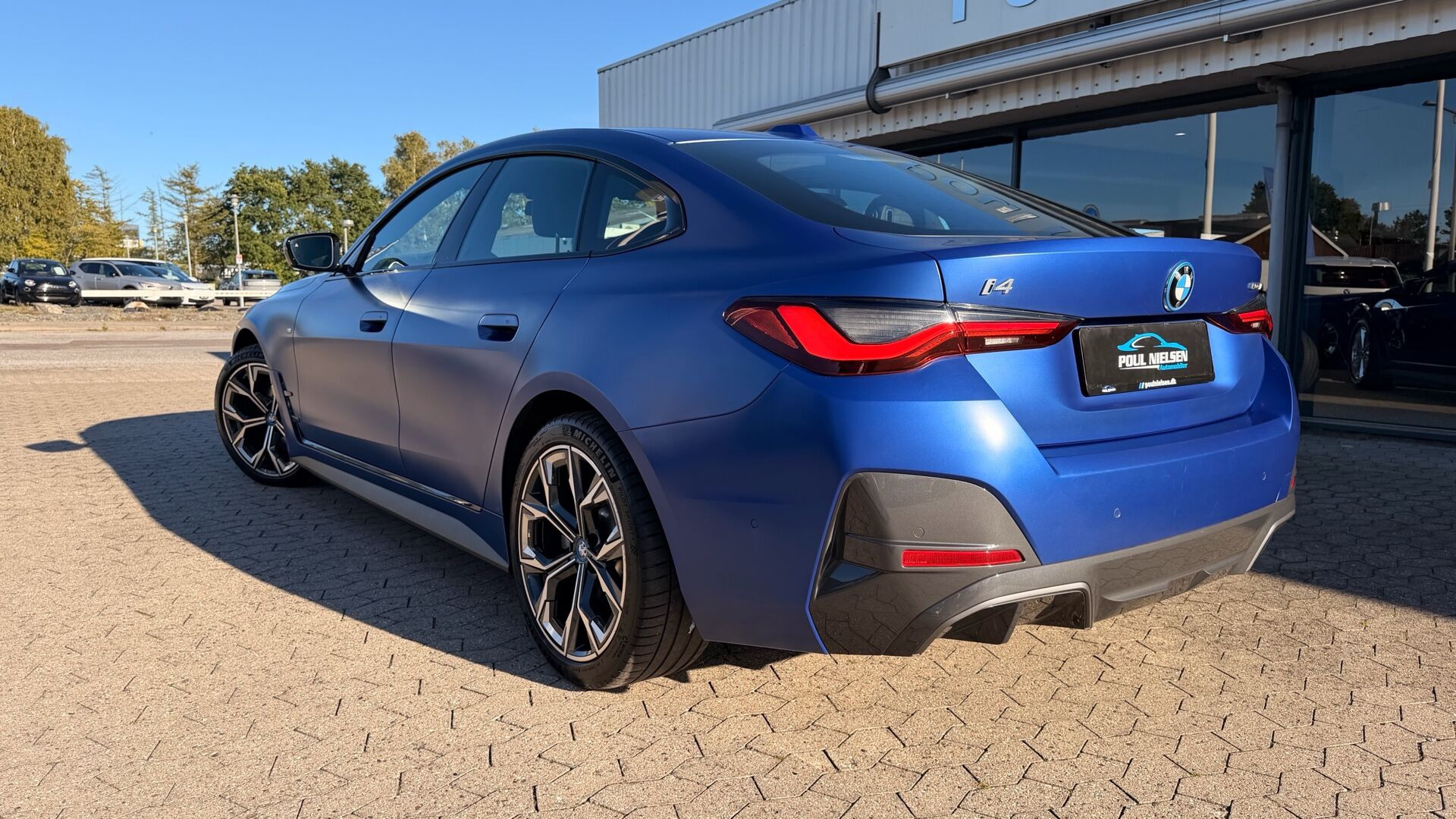 Blå BMW i4 fra 2023