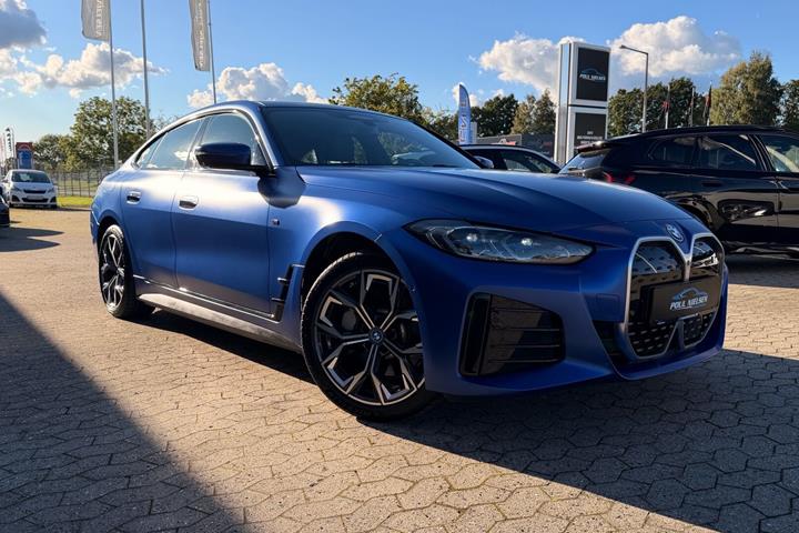 Blå BMW i4 fra 2023