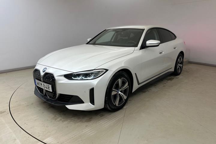 Hvid BMW i4 fra 2024