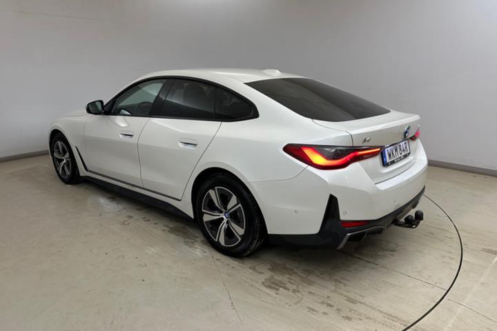 Hvid BMW i4 fra 2024