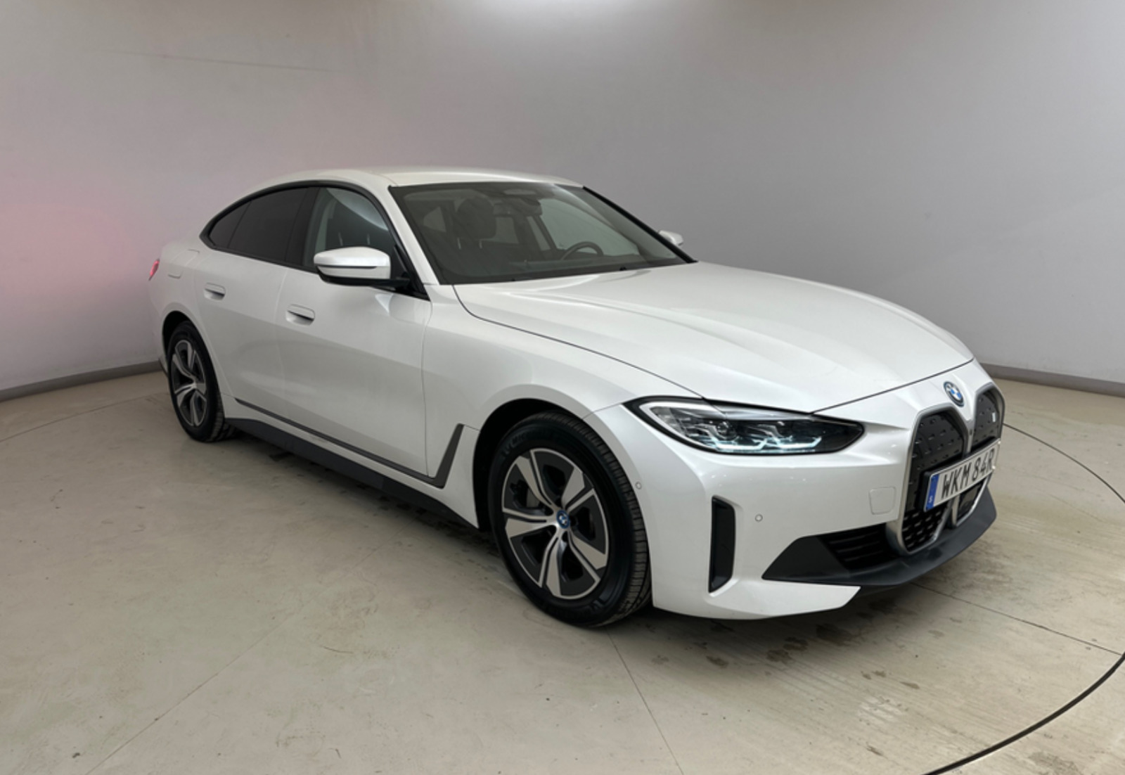 Hvid BMW i4 fra 2024