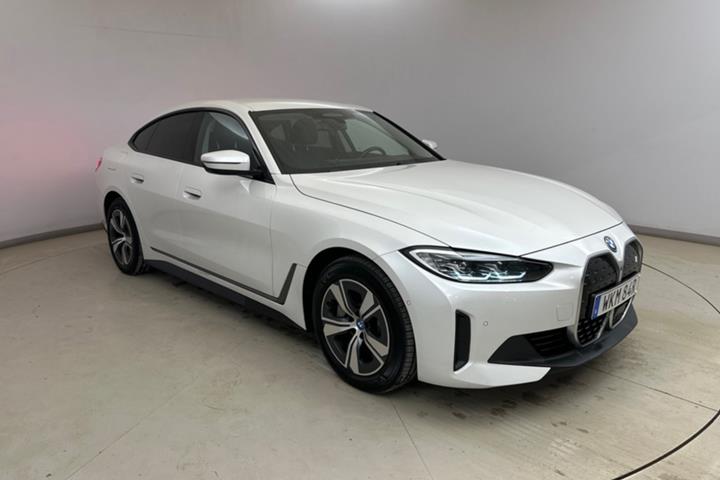 Hvid BMW i4 fra 2024
