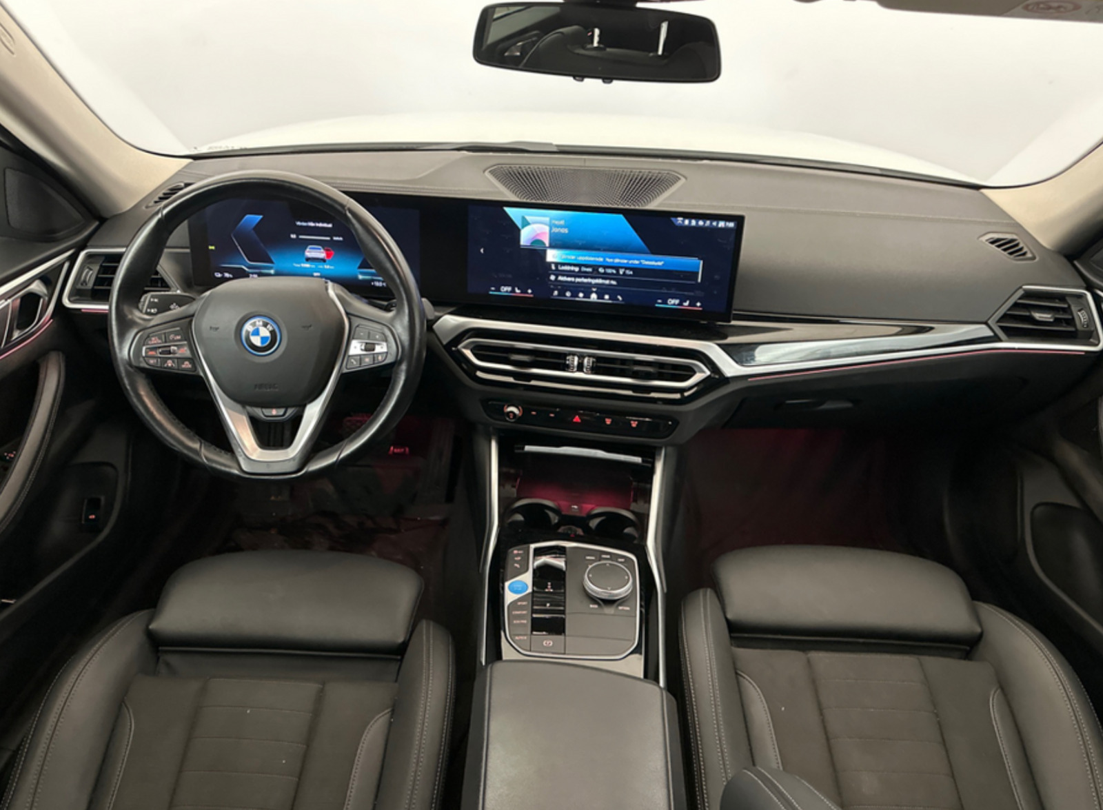 Hvid BMW i4 fra 2024