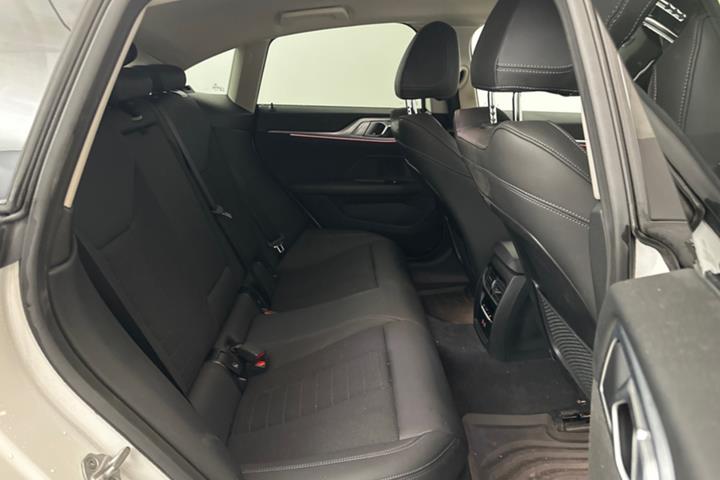 Hvid BMW i4 fra 2024