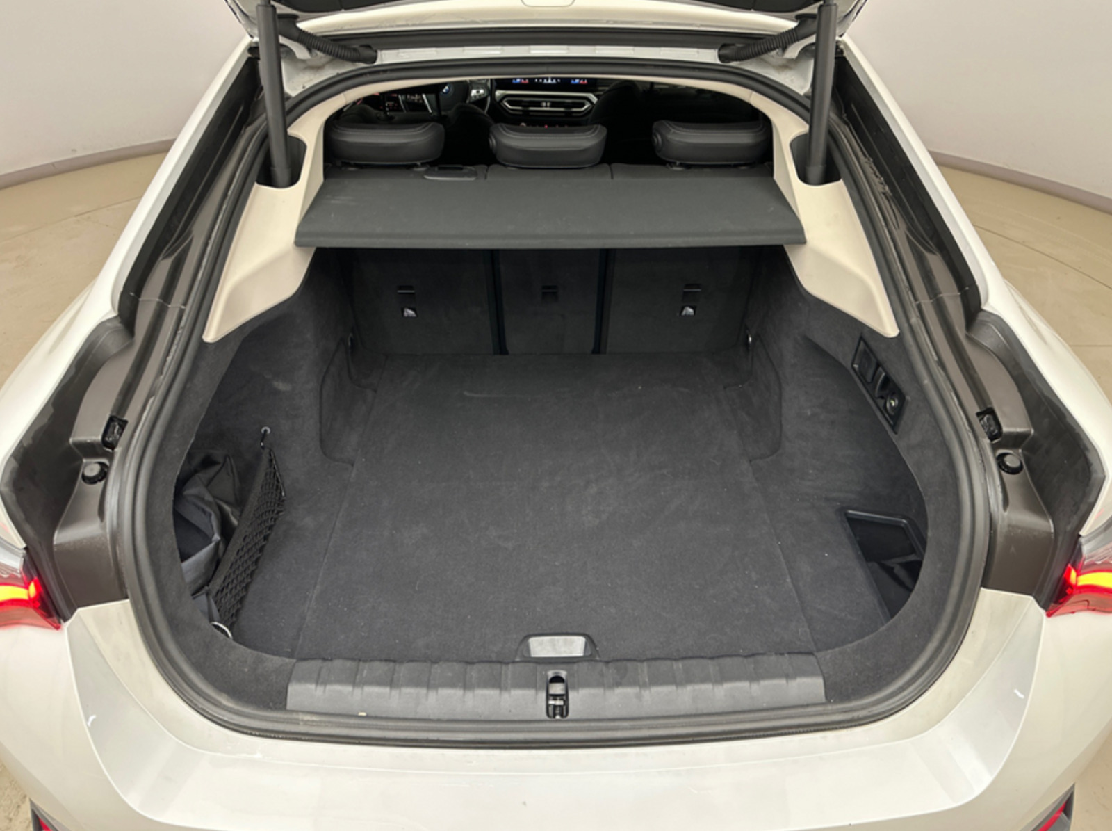 Hvid BMW i4 fra 2024
