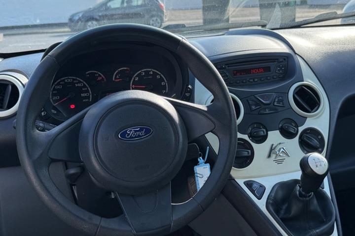 Blå Ford Ka fra 2012