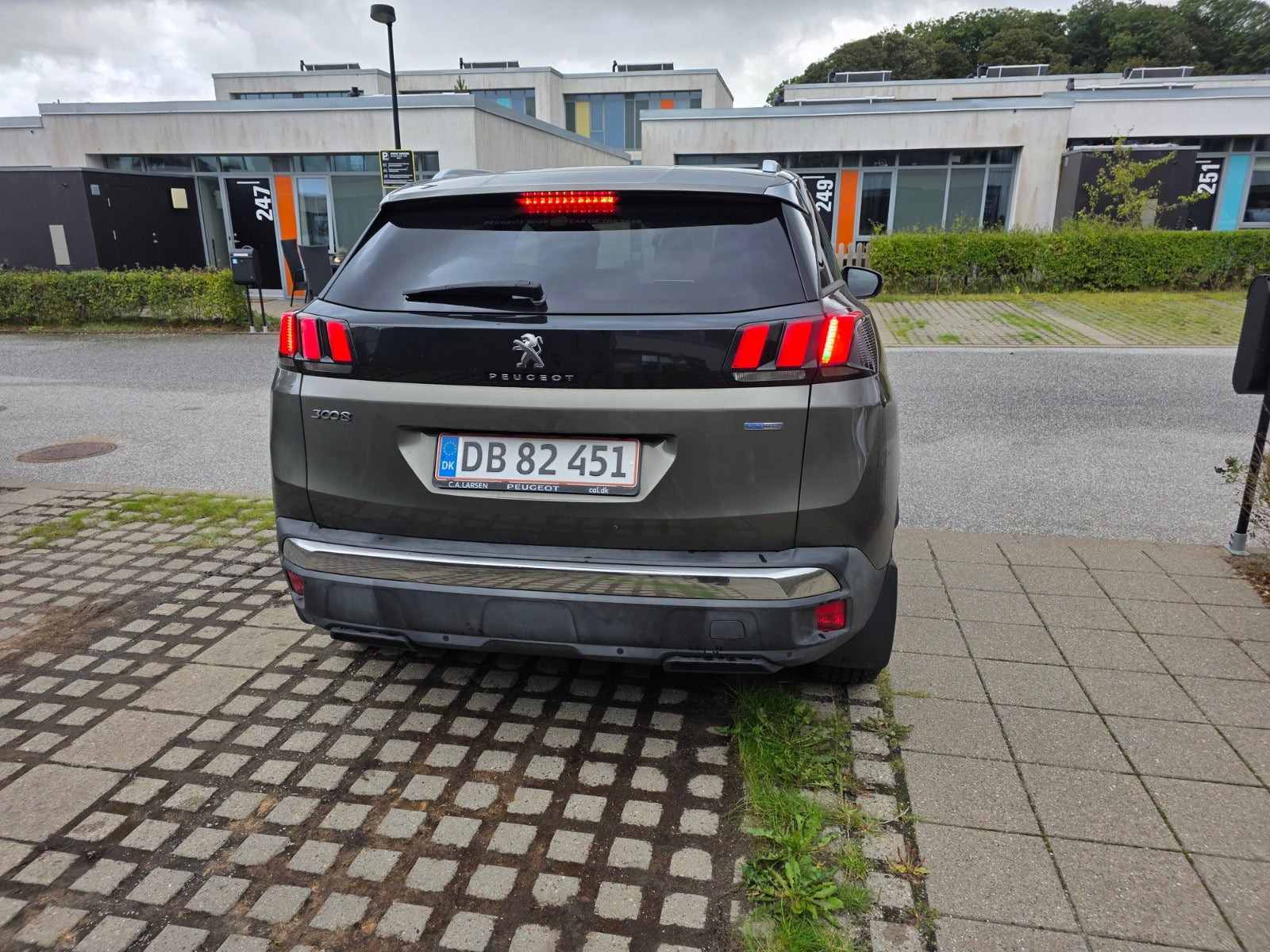 Brun Peugeot 3008 fra 2018