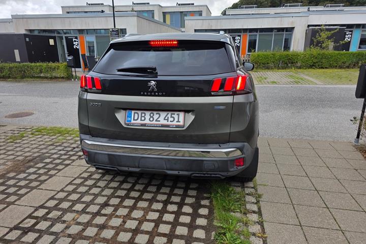 Brun Peugeot 3008 fra 2018