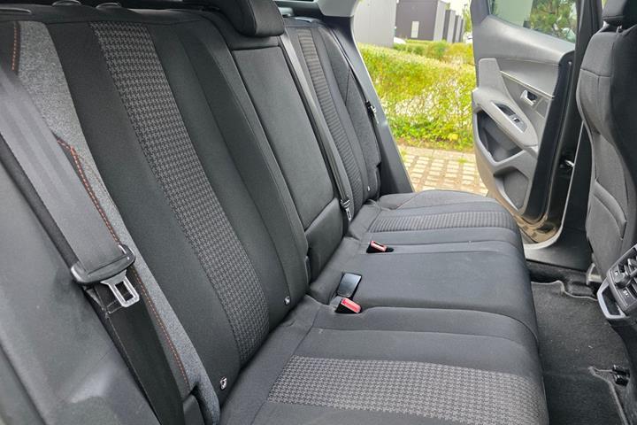 Brun Peugeot 3008 fra 2018