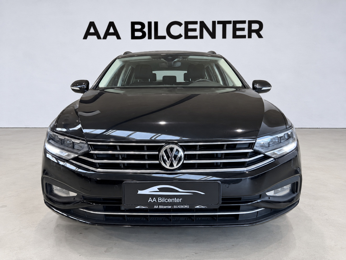 Sort VW Passat fra 2020